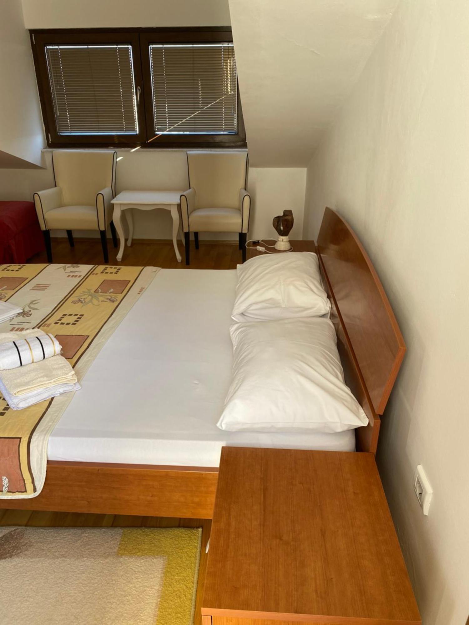 Apartments Ivan Petrovac Luaran gambar